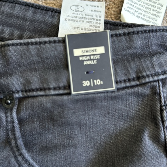 Abercrombie and Fitch high rise ankle - Picture 2 of 5